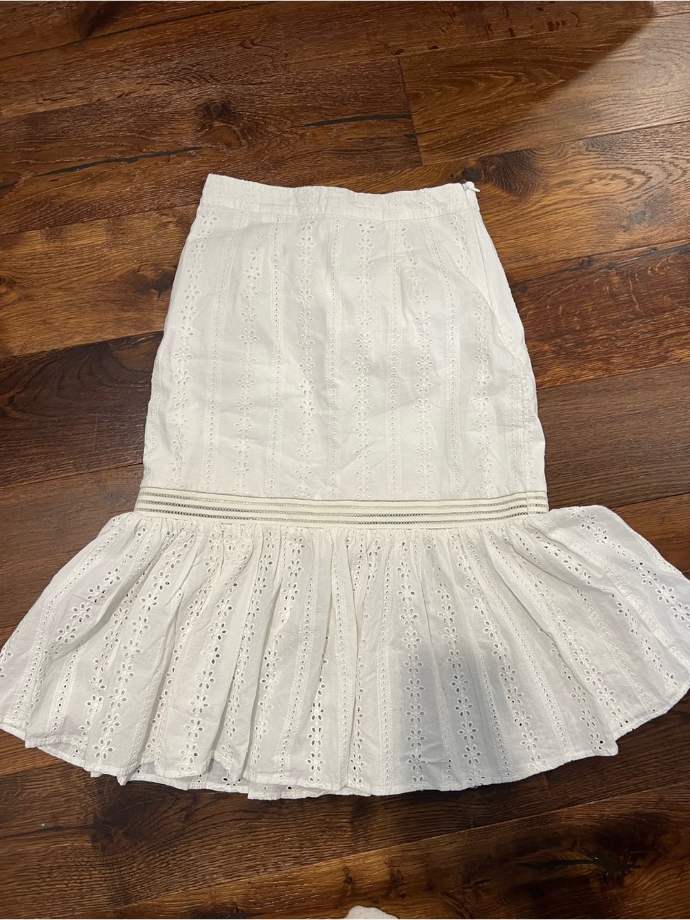 Women's White Ruffle Hem Skirt
